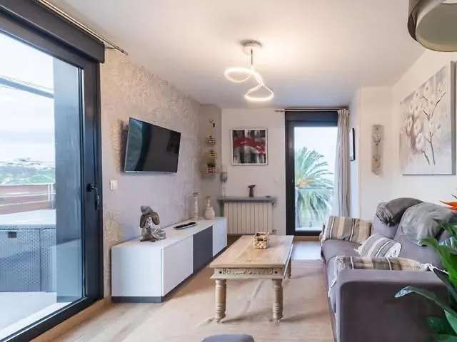 Marte A Pie De Playa Y Garaje