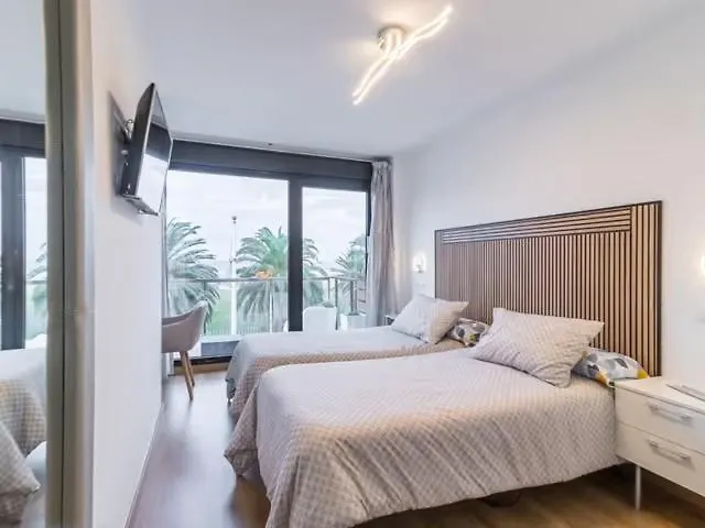 Marte A Pie De Playa Y Garaje